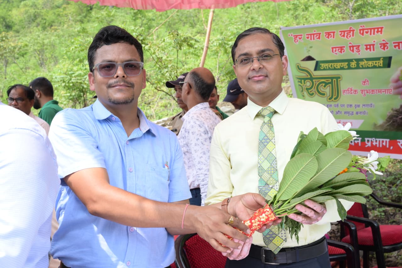 हरेला पर्व पर जनपद में गूंजा प्रकृति संरक्षण का संदेश, “एक पेड़ मां के नाम” अभियान के तहत हुआ व्यापक वृक्षारोपण 7