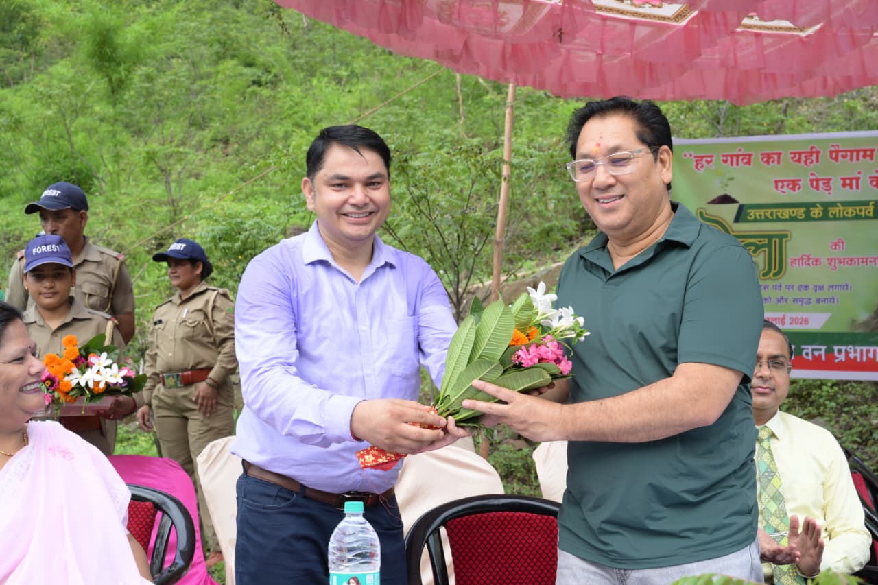 हरेला पर्व पर जनपद में गूंजा प्रकृति संरक्षण का संदेश, “एक पेड़ मां के नाम” अभियान के तहत हुआ व्यापक वृक्षारोपण 2