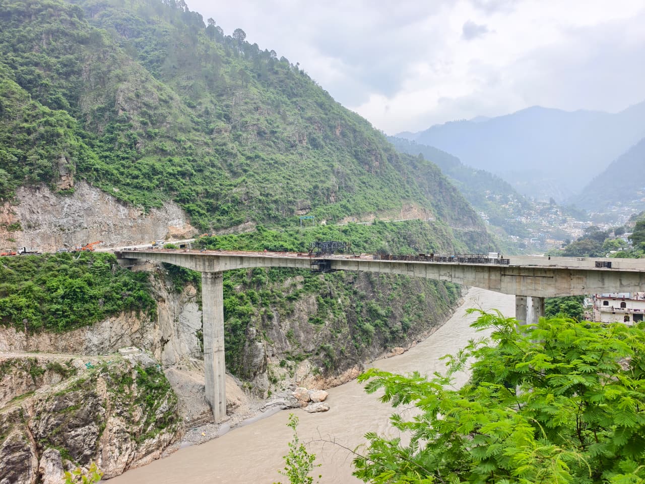 बद्रीनाथ-केदारनाथ यात्रा होगी और अधिक सुगम, 900 मीटर लंबी सुरंग तैयार; 200 मीटर लंबे पुल का निर्माण अंतिम चरण में 6
