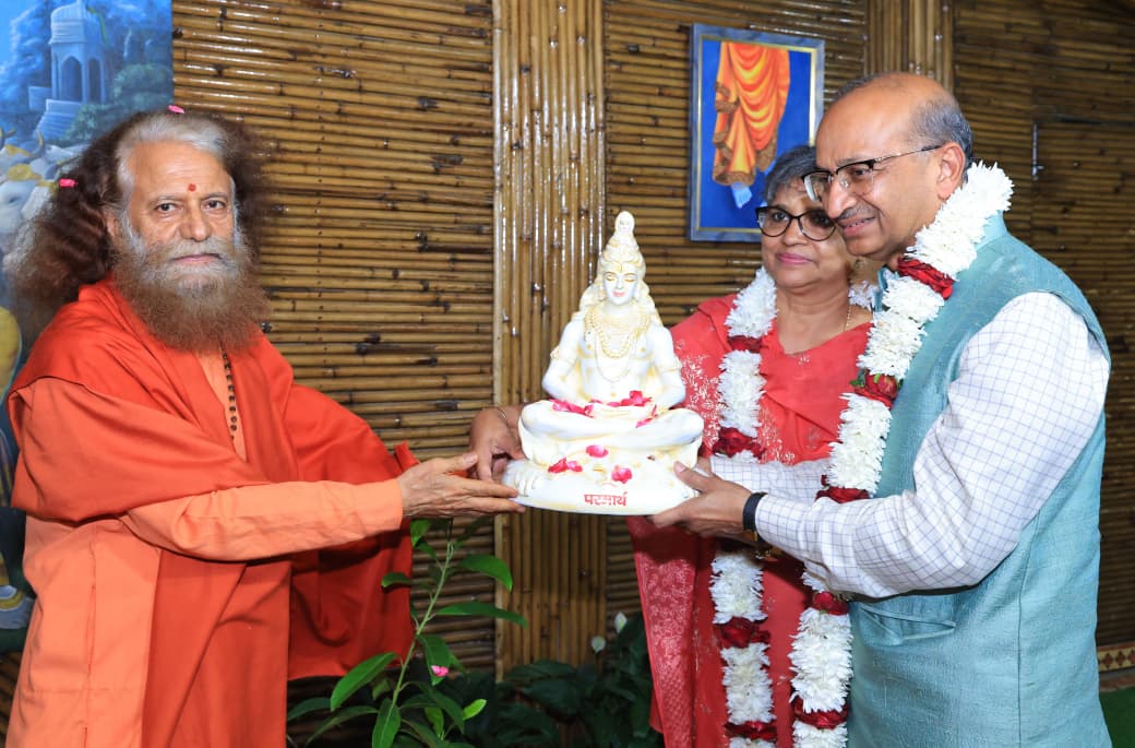 परमार्थ निकेतन दर्शनार्थ आये माननीय मुख्य न्यायाधीश, उत्तराखण्ड उच्च न्यायालय, माननीय, न्यायमूर्ति श्री मनोज कुमार गुप्ता जी 2