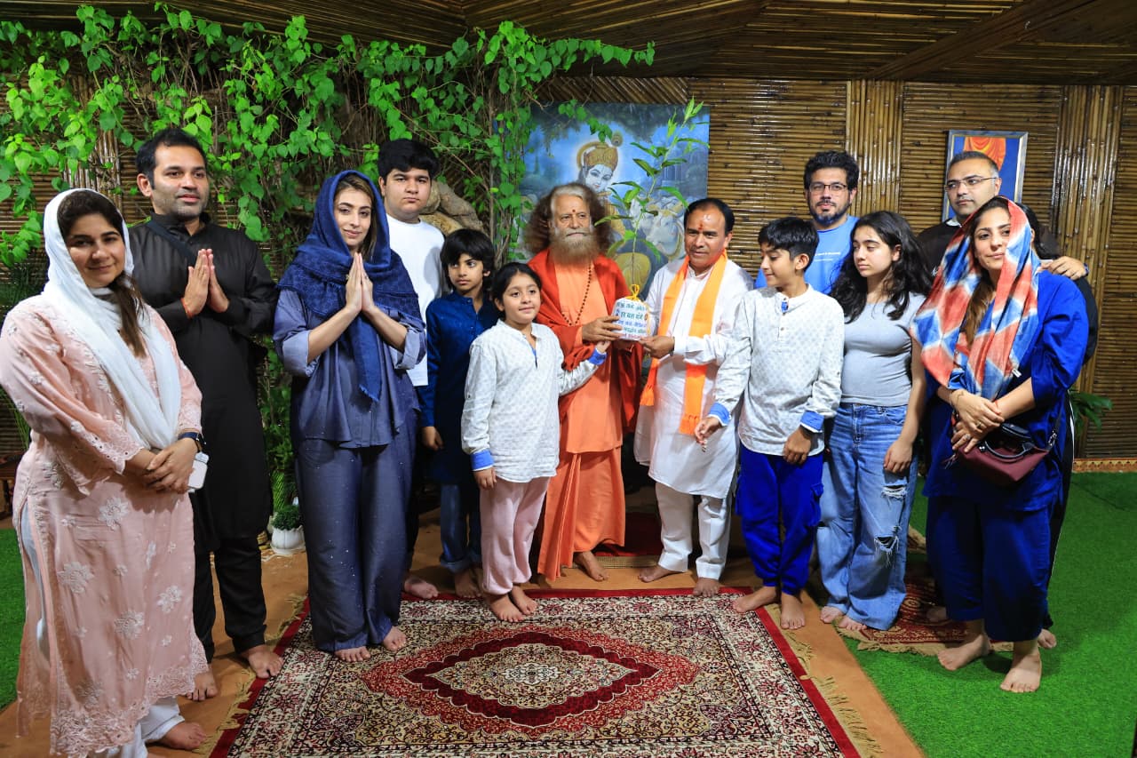 स्वामी चिदानन्द सरस्वती जी और डॉ. धन सिंह रावत जी के मध्य सार्थक संवाद 6