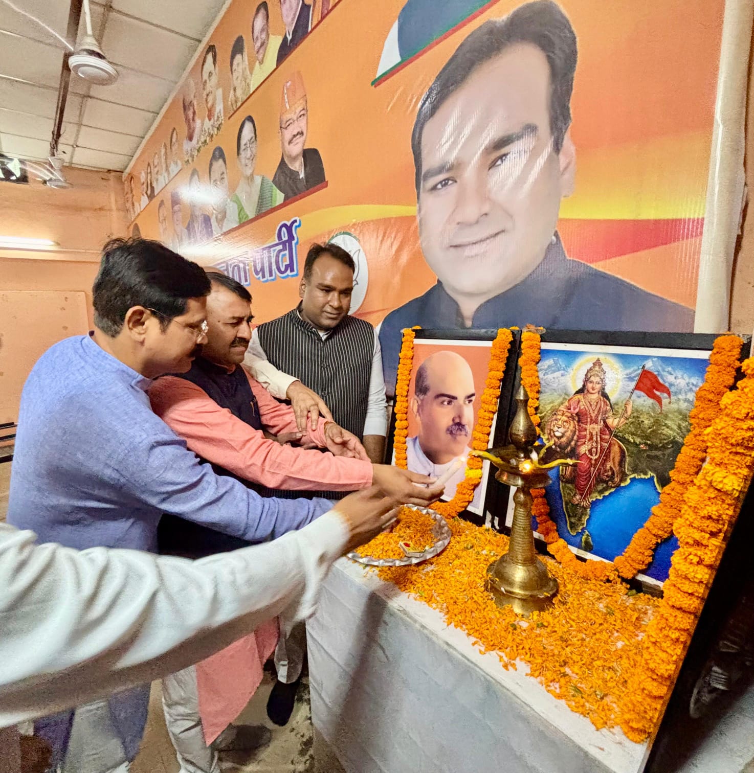 भारतीय जनता पार्टी महानगर कार्यालय पर महानगर देहरादून की जिला मासिक बैठक आयोजित की गई 3