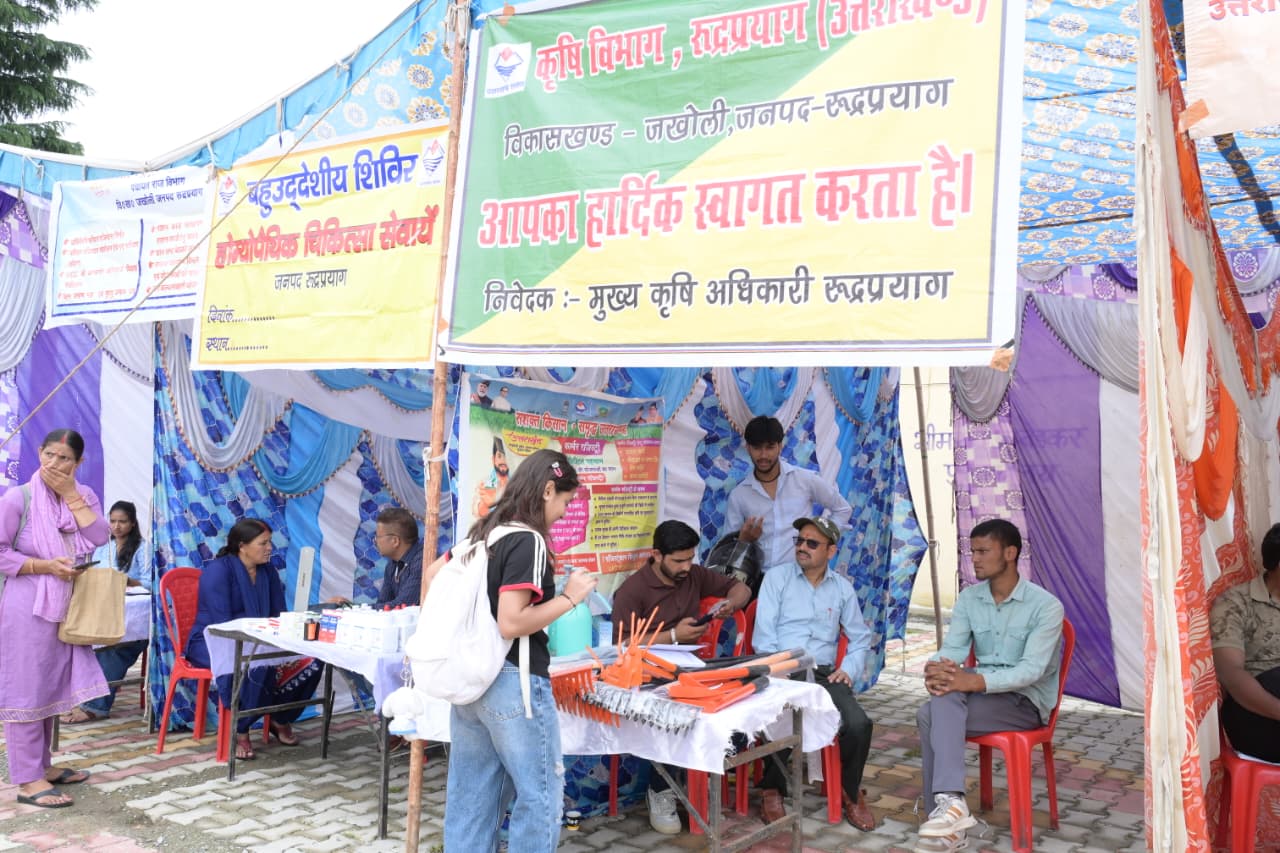 सेवा, सुशासन एवं समर्पण अभियान के तहत जिलाधिकारी ने सुनीं जन समस्याएं, क्षेत्रवासियों को दी जनकल्याणकारी योजनाओं की जानकारी 2