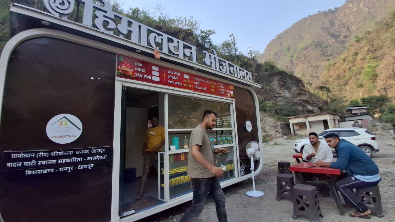 जिला प्रशासन की पहल से पर्यटकों और यात्रियों को मिल रहा पहाड़ी स्वाद, हिमालय किचन बनीं महिलाओं की आत्मनिर्भरता का माध्यम 2