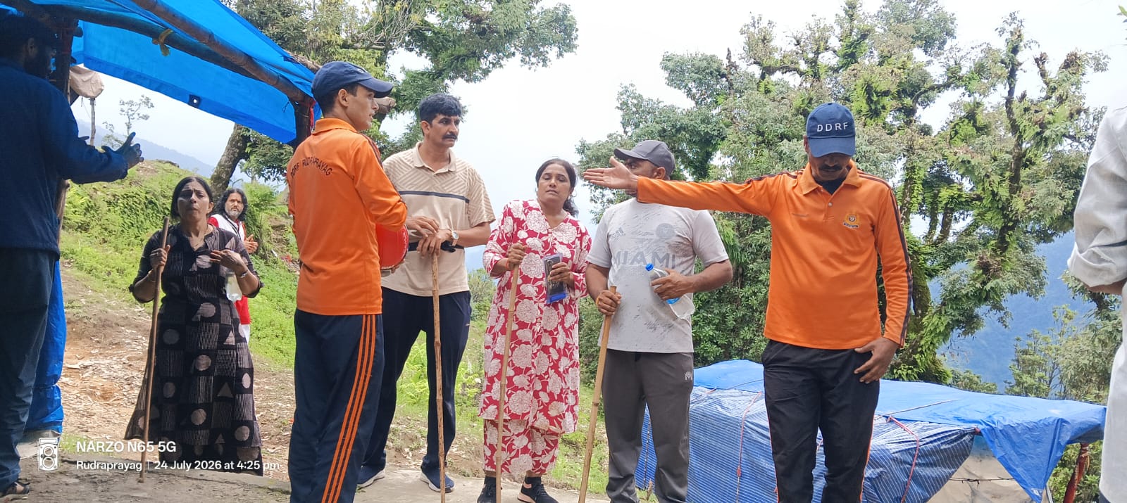 कालीशिला में हृदयाघात से अचेत हुए गुजरात के श्रद्धालु का सफल रेस्क्यू, हेलीकॉप्टर से किया गया एयरलिफ्ट 3