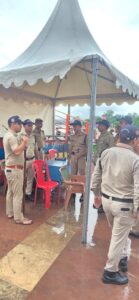 हरिद्वार उत्तराखंड पुलिस अपने-अपने ड्यूटी प्वाइंटों पर मुस्तैद होकर शिव भक्तों को उनके गंतव्य के लिए रवाना करते हुए