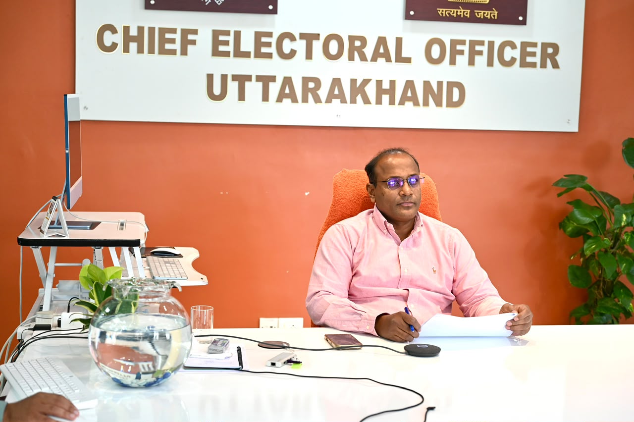 मुख्य निर्वाचन अधिकारी ने जिलाधिकारियों के साथ बैठक कर SIR पर की समीक्षा 2