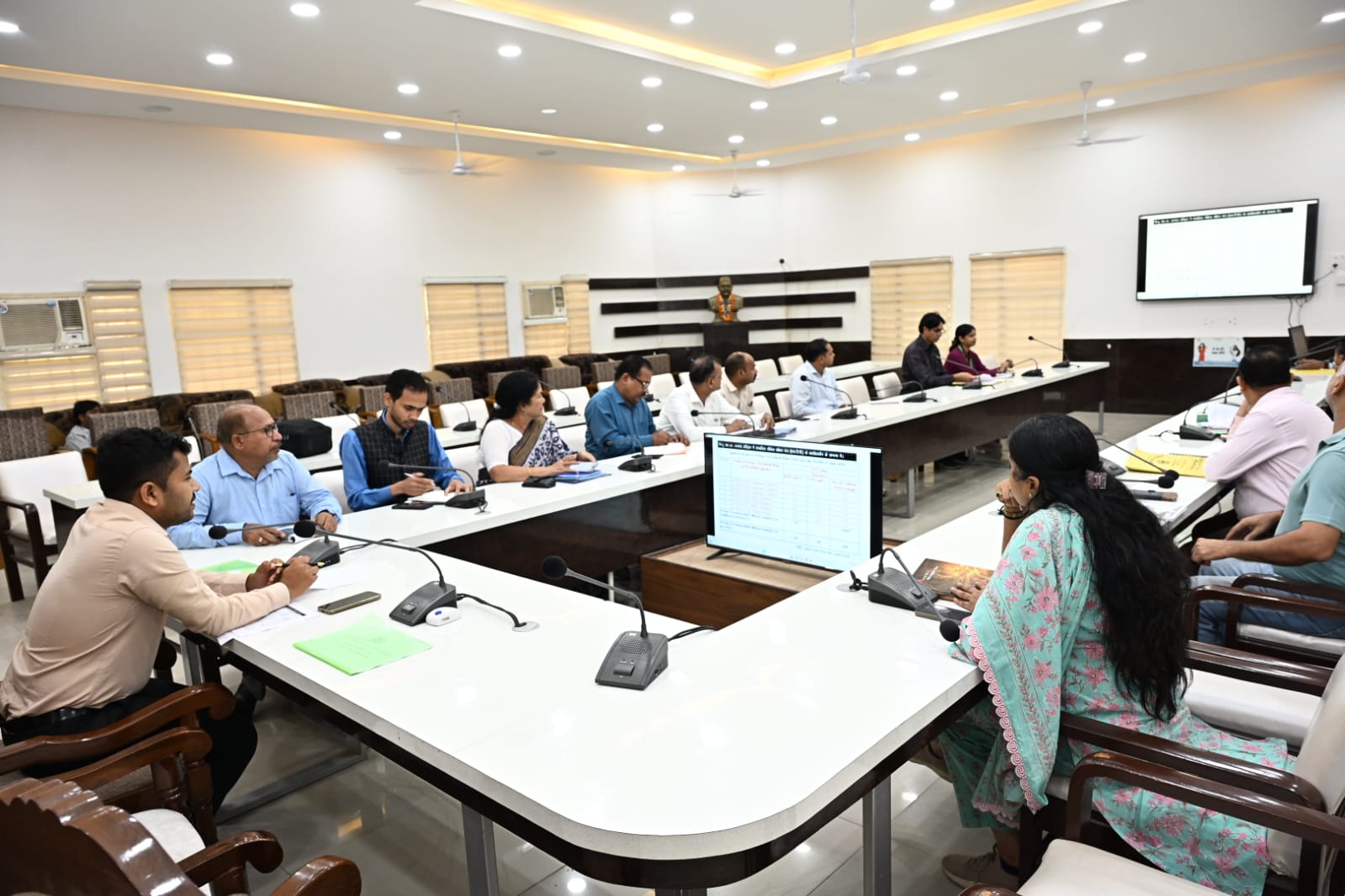 जिलाधिकारी के निर्देशन में डीएफओ स्वप्निल अनिरुद्ध की अध्यक्षता में जिला गंगा संरक्षण समिति की 75वीं बैठक संपन्न 4