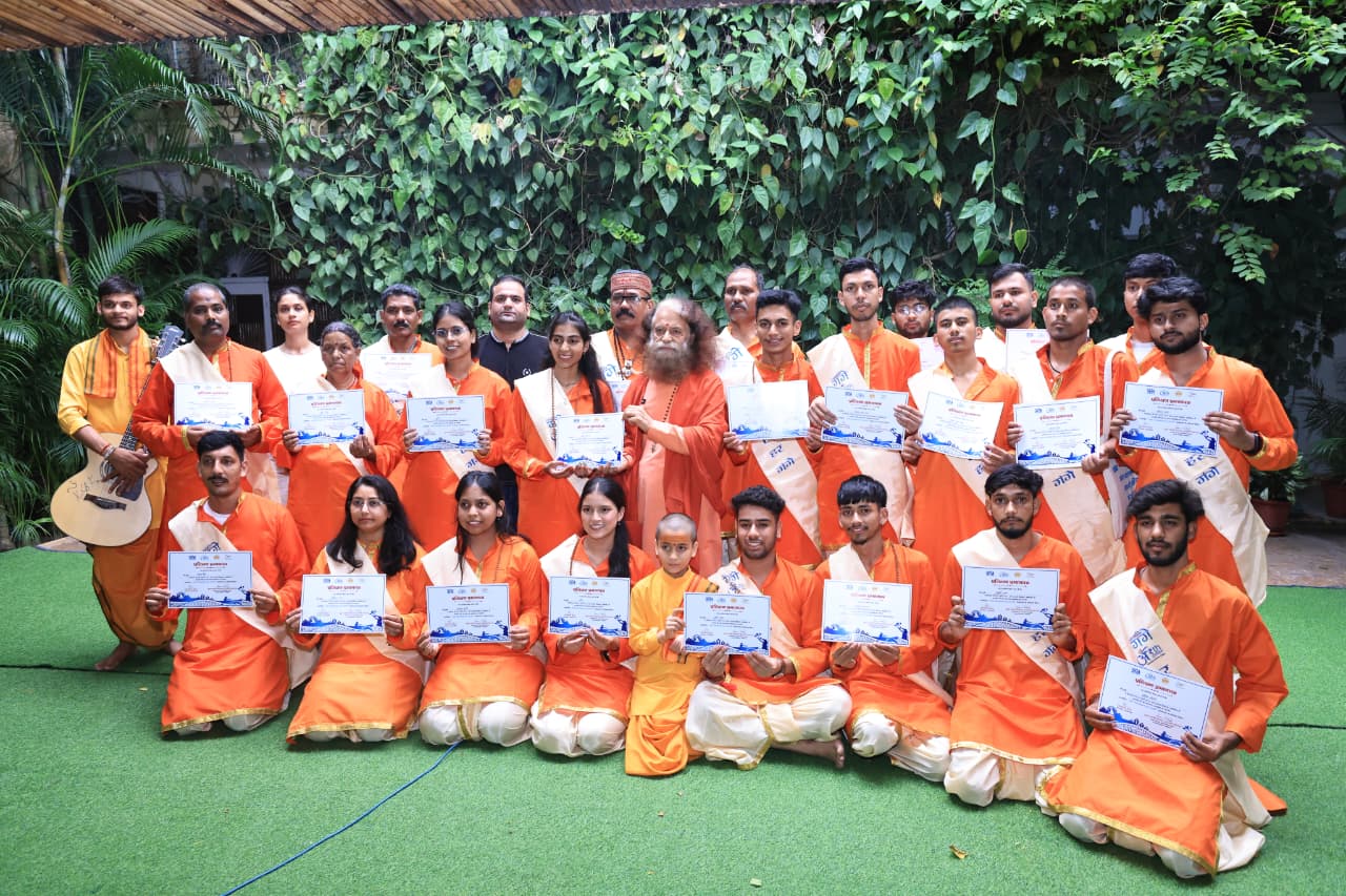 गंगा जी की आरती की दिव्यता व भव्यता के साथ स्वच्छता पर विशेष ध्यान देने हेतु किया प्रेरित 2
