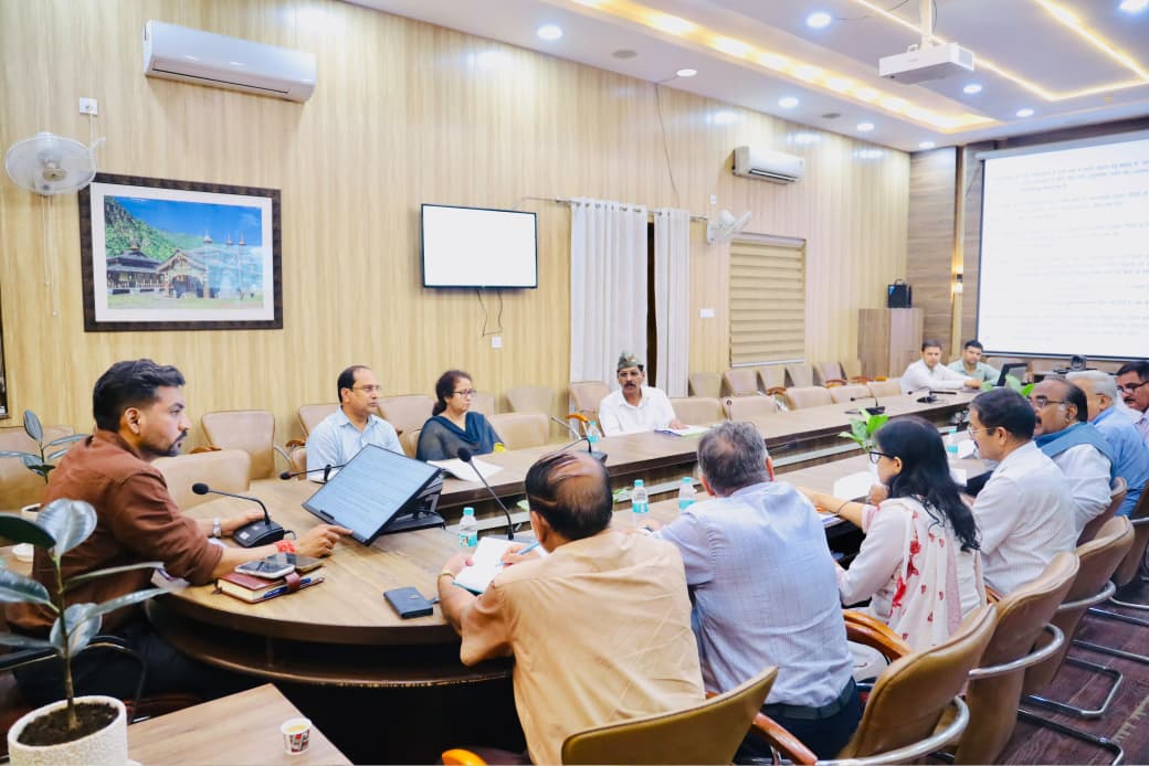 जिला चिकित्सालय के घटते राजस्व के कारणों की जांच कर विस्तृत रिपोर्ट प्रस्तुत करने के डीएम ने दिए निर्देश 2