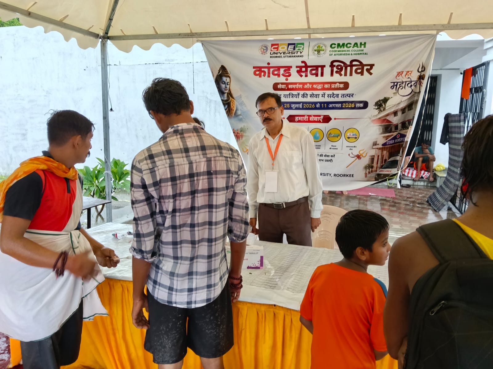 कांवड़ यात्रा पर आने वाले शिवभक्तों का स्वास्थ्य खराब होने की दशा में तत्काल निशुल्क किया जा रहा है उपचार 6