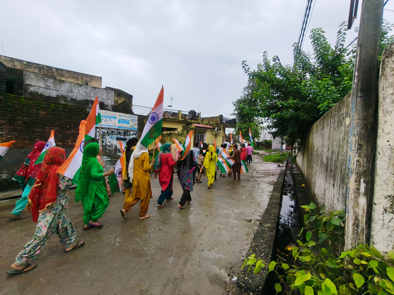 हर घर तिरंगा कार्यक्रम के अंतर्गत विकास खंड रुड़की में निकाली गई तिरंगा रैली 3