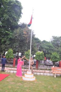 कुंभ मेला कार्यालय में स्वतंत्रता दिवस हर्षोल्लास के साथ मनाया गया
