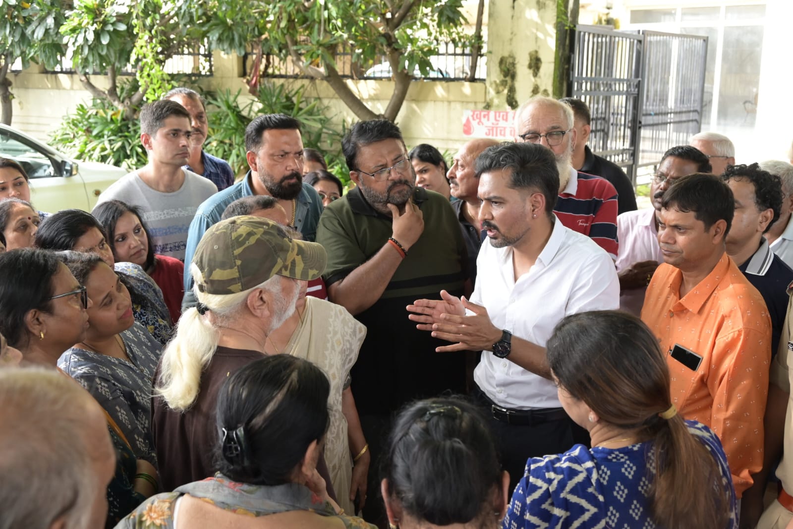 *सीमाद्वार में जलभराव पर डीएम सख्त, नगर निगम को 24 घंटे में सफाई और डिवाटरिंग के निर्देश* 4