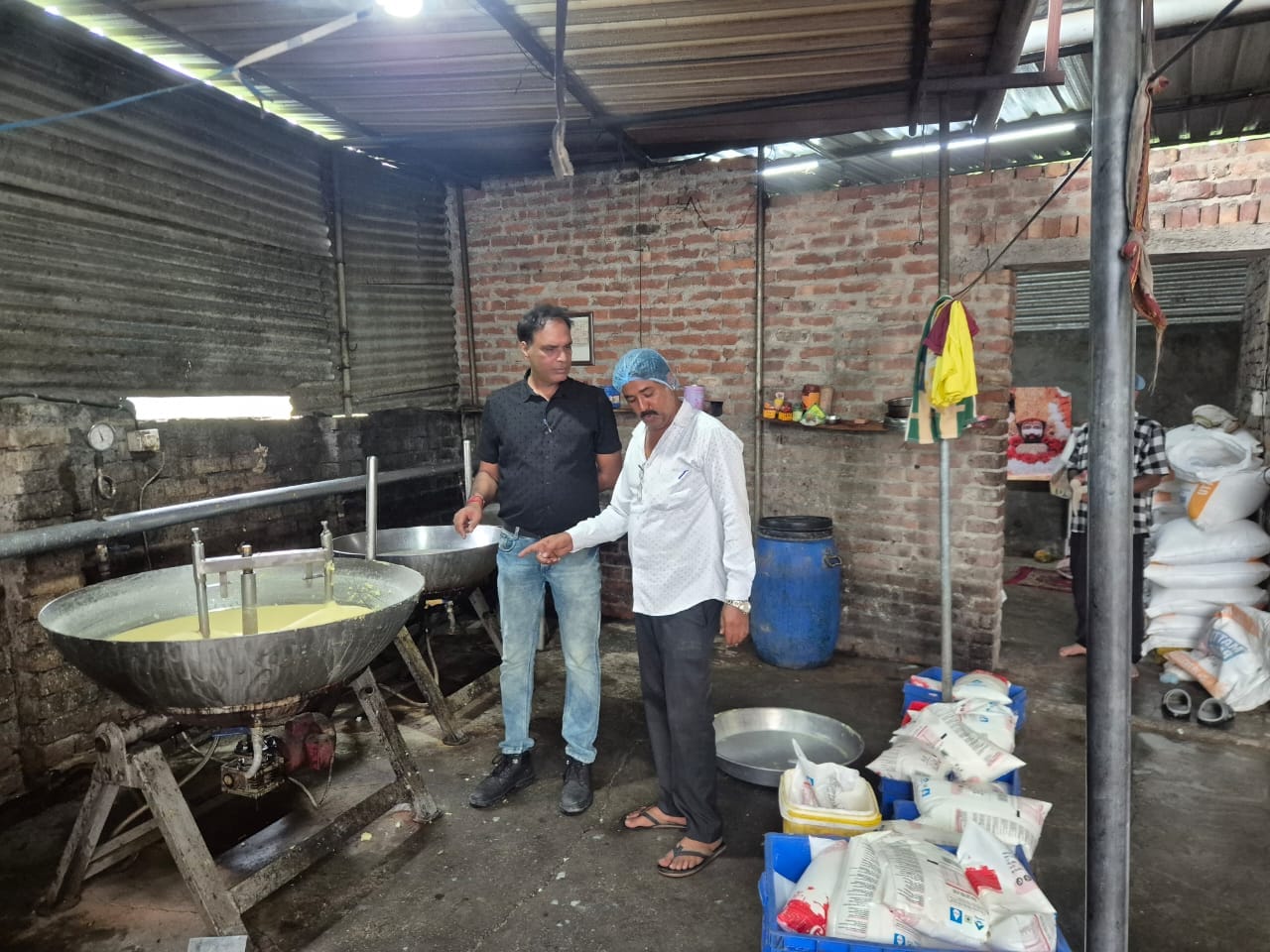 रक्षा बंधन एवं जन्माष्टमी पर्व के दृष्टिगत जनपदभर में खाद्य सुरक्षा विभाग की सघन कार्रवाई 2
