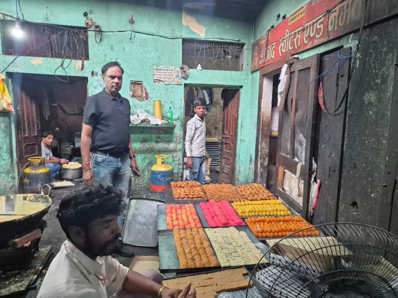 रक्षा बंधन एवं जन्माष्टमी पर्व के दृष्टिगत जनपदभर में खाद्य सुरक्षा विभाग की सघन कार्रवाई 4