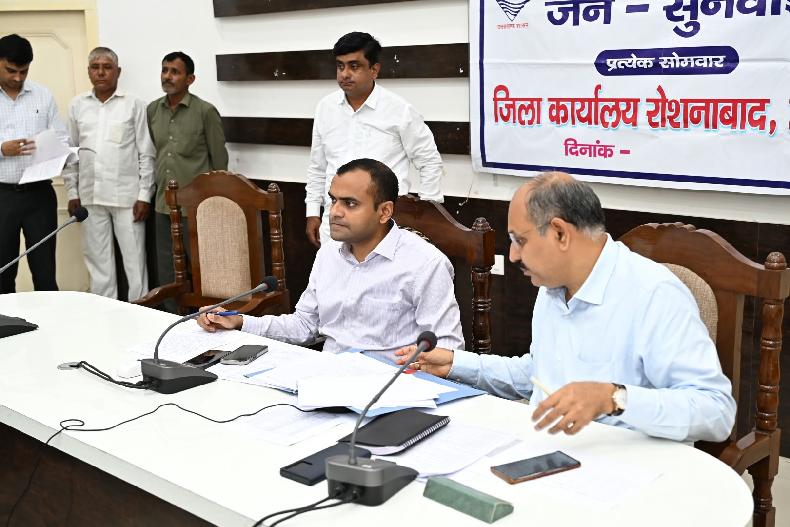 अधिकारी अपने अपने क्षेत्रों में सफाई अभियान चलाते हुए,इसकी निरंतर मॉनिटरिंग करें:जिलाधिकारी 2