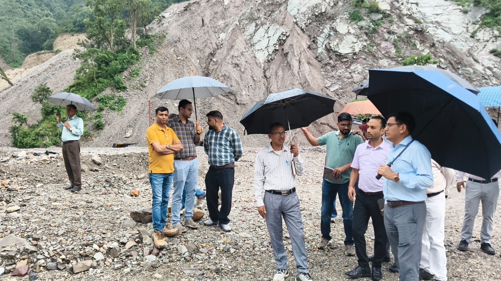 निर्माणाधीन सौंग बांध परियोजना का एडीएम ने किया निरीक्षण, पुनर्वास एवं मुआवजा वितरण में तेजी लाने के दिए निर्देश 6