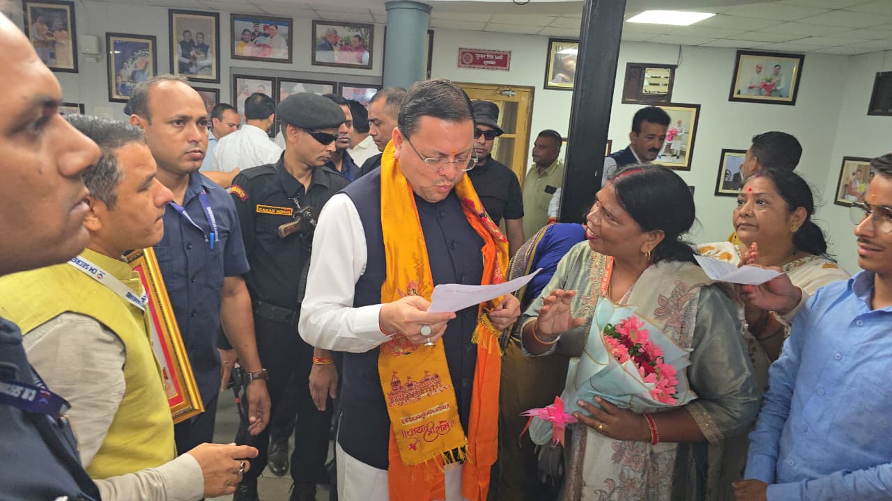 मुख्यमंत्री पुष्कर सिंह धामी ने सुनीं जनसमस्याएं, अधिकारियों को त्वरित समाधान के दिए निर्देश 18