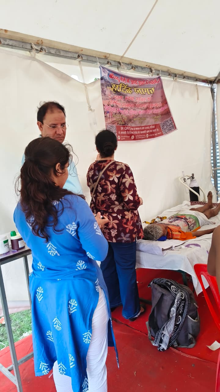 कांवड़ यात्रा पर आने वाले शिवभक्तों का स्वास्थ्य खराब होने की दशा में तत्काल निशुल्क किया जा रहा है उपचार 4