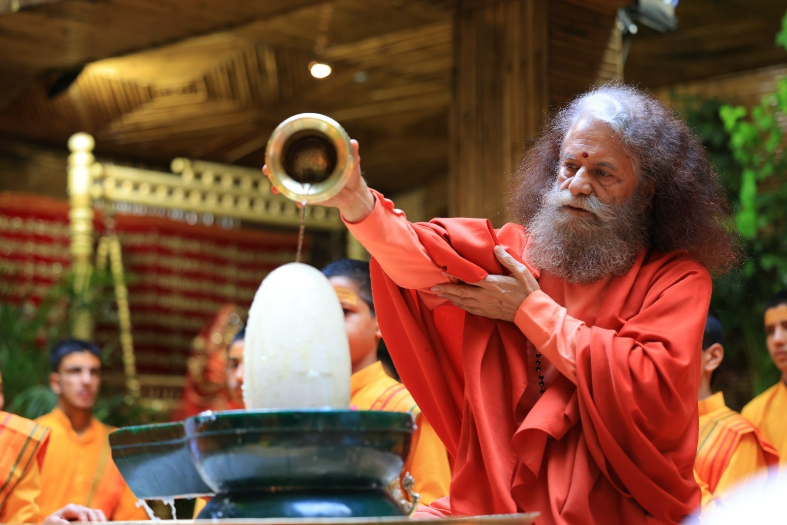 श्रावण के प्रथम सोमवार के पावन अवसर पर परमार्थ निकेतन में आयोजित दिव्य रुद्राभिषेक 4