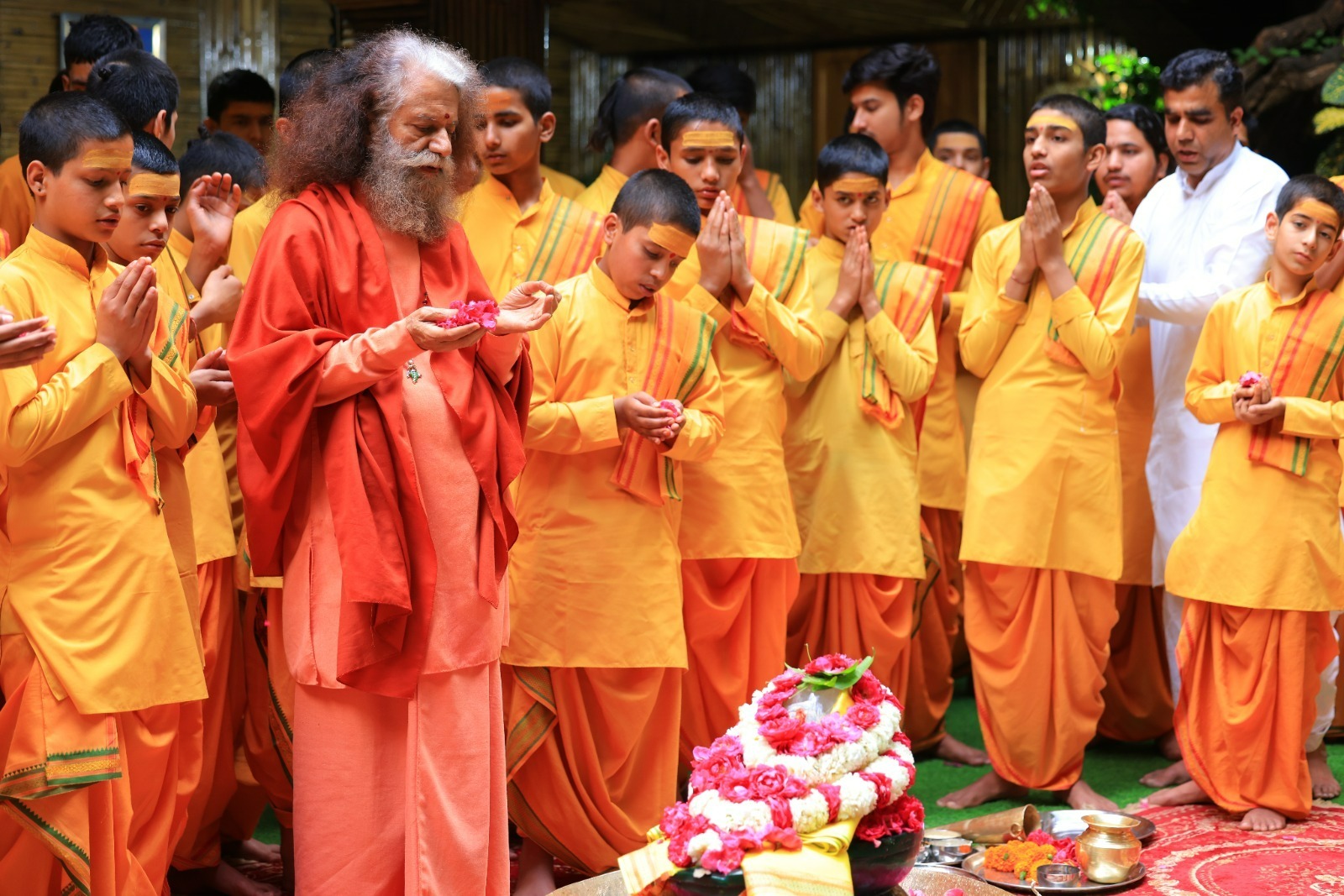 श्रावण के प्रथम सोमवार के पावन अवसर पर परमार्थ निकेतन में आयोजित दिव्य रुद्राभिषेक 3