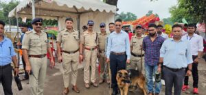 डॉग स्क्वायड एवं बीडीएस टीम द्वारा लगातार कहां और मिला क्षेत्र का भ्रमण कल संवेदनशील स्थान  की नियमित सर्च अभियान चलाते हु