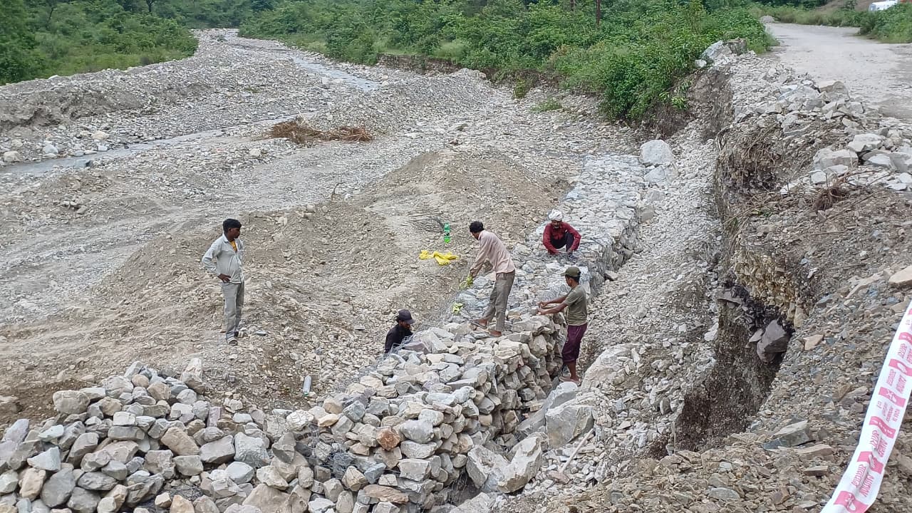 मुख्यमंत्री की मॉनिटरिंग में राहत एवं पुनर्निर्माण कार्य तेज, मालदेवता में आवागमन सुरक्षित 3