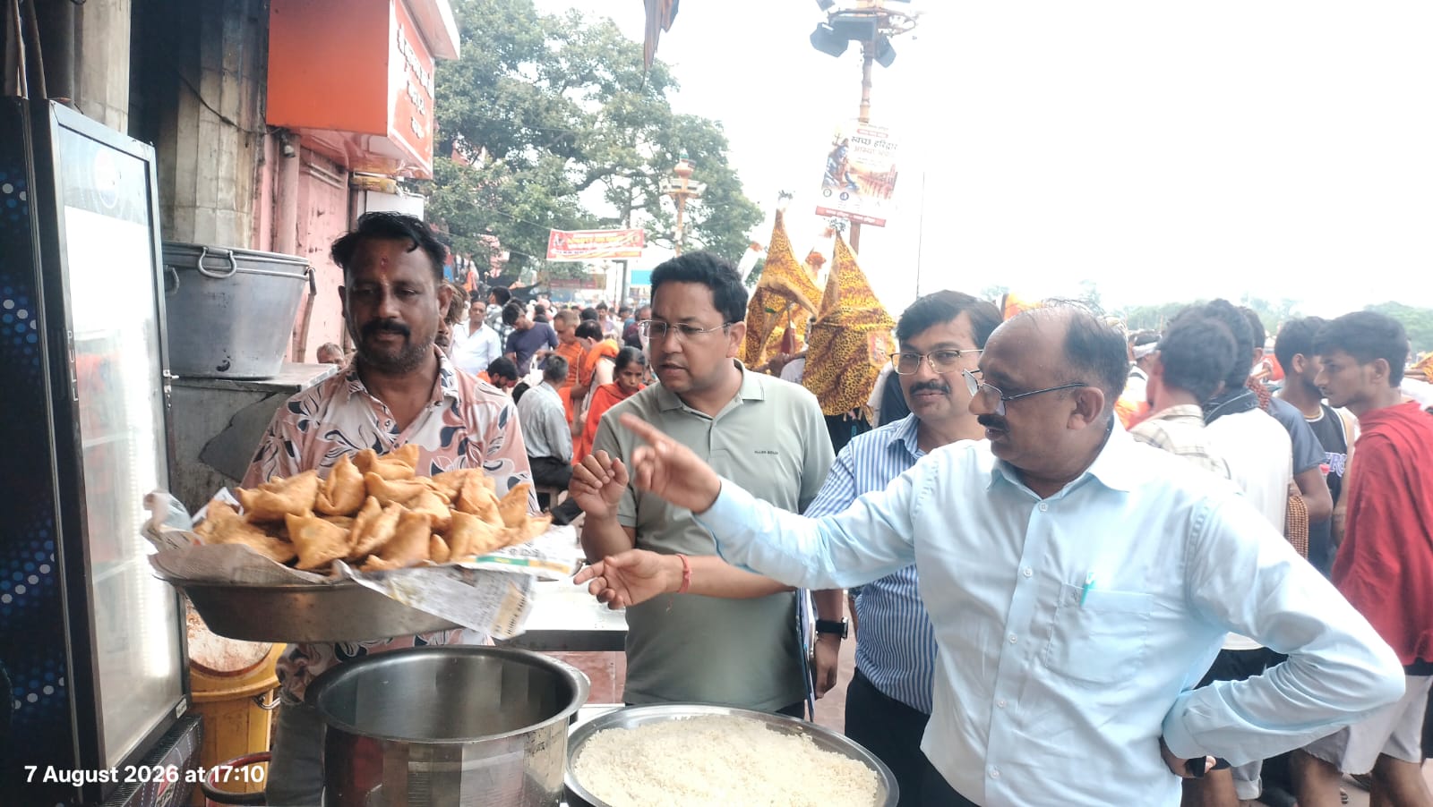 सहायक आयुक्त के नेतृत्व में गठित विशेष अभियान दल द्वारा विभिन्न खाद्य व्यवसाय प्रतिष्ठानों का सघन निरीक्षण 2