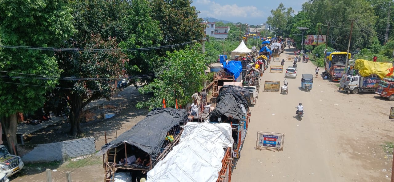 कांवड़ यात्रा में उमड़ रहा है आस्था का सैलाब 4