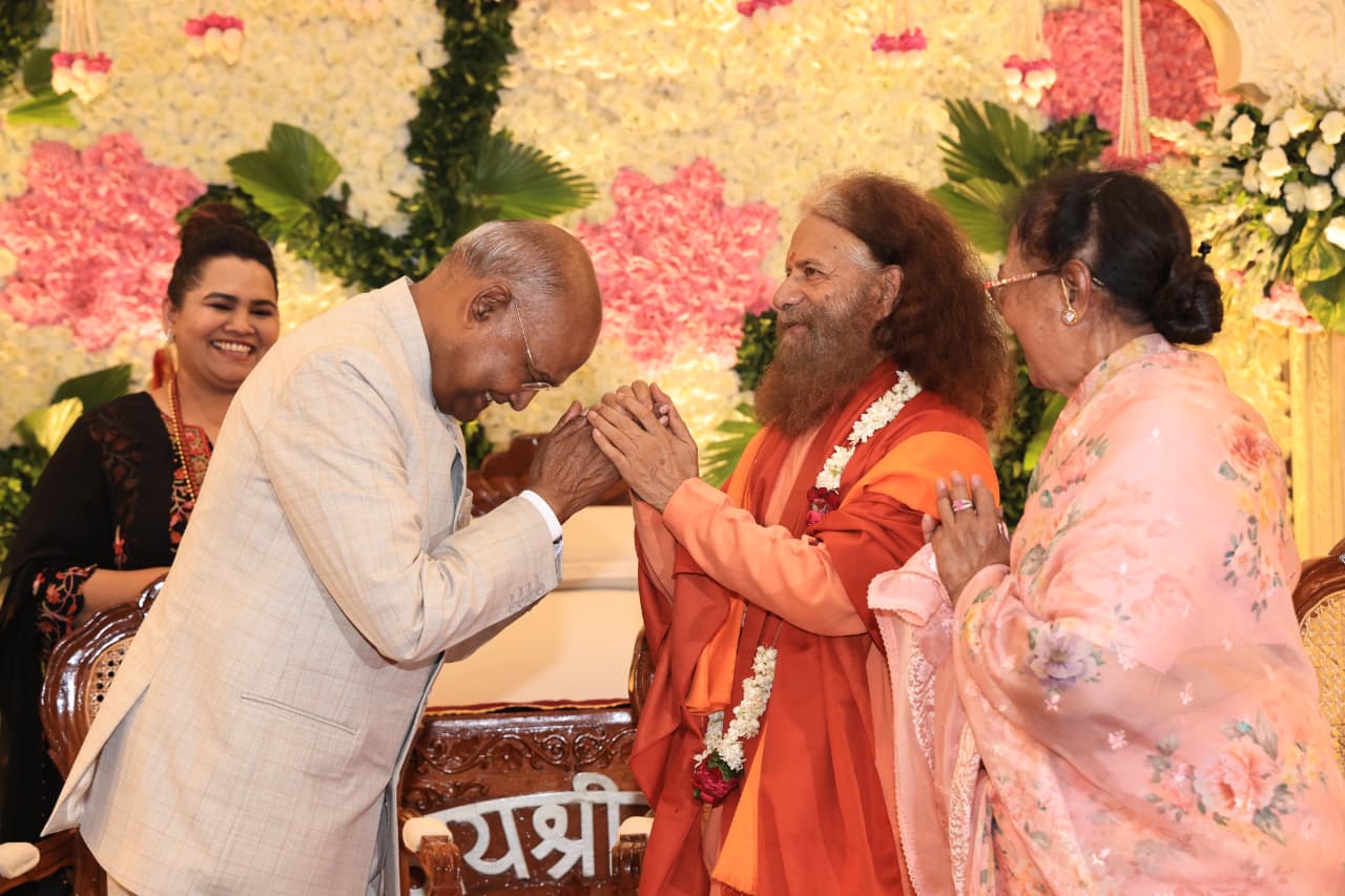 परमार्थ पीठाधीश्वर, पूज्य स्वामी चिदानन्द सरस्वती जी वृन्दावन यात्रा पर, बांके बिहारी जी के दर्शन कर भारत की समृद्धि, शांति और मंगल की प्रार्थना 6