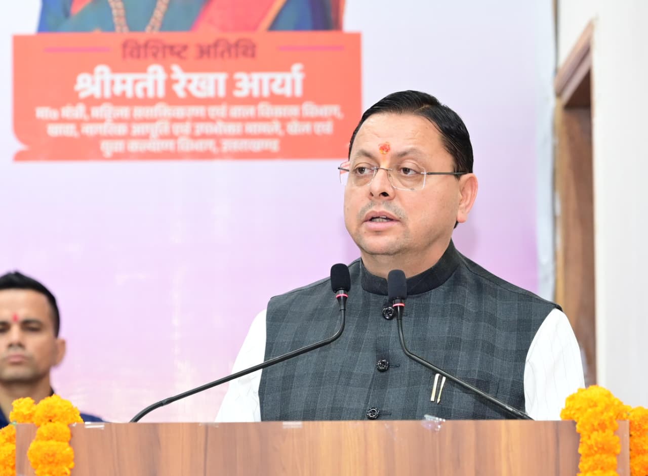 मुख्यमंत्री ने तीलू रौतेली एवं आंगनबाड़ी कार्यकत्री पुरस्कार से मातृशक्ति को किया सम्मानित 5