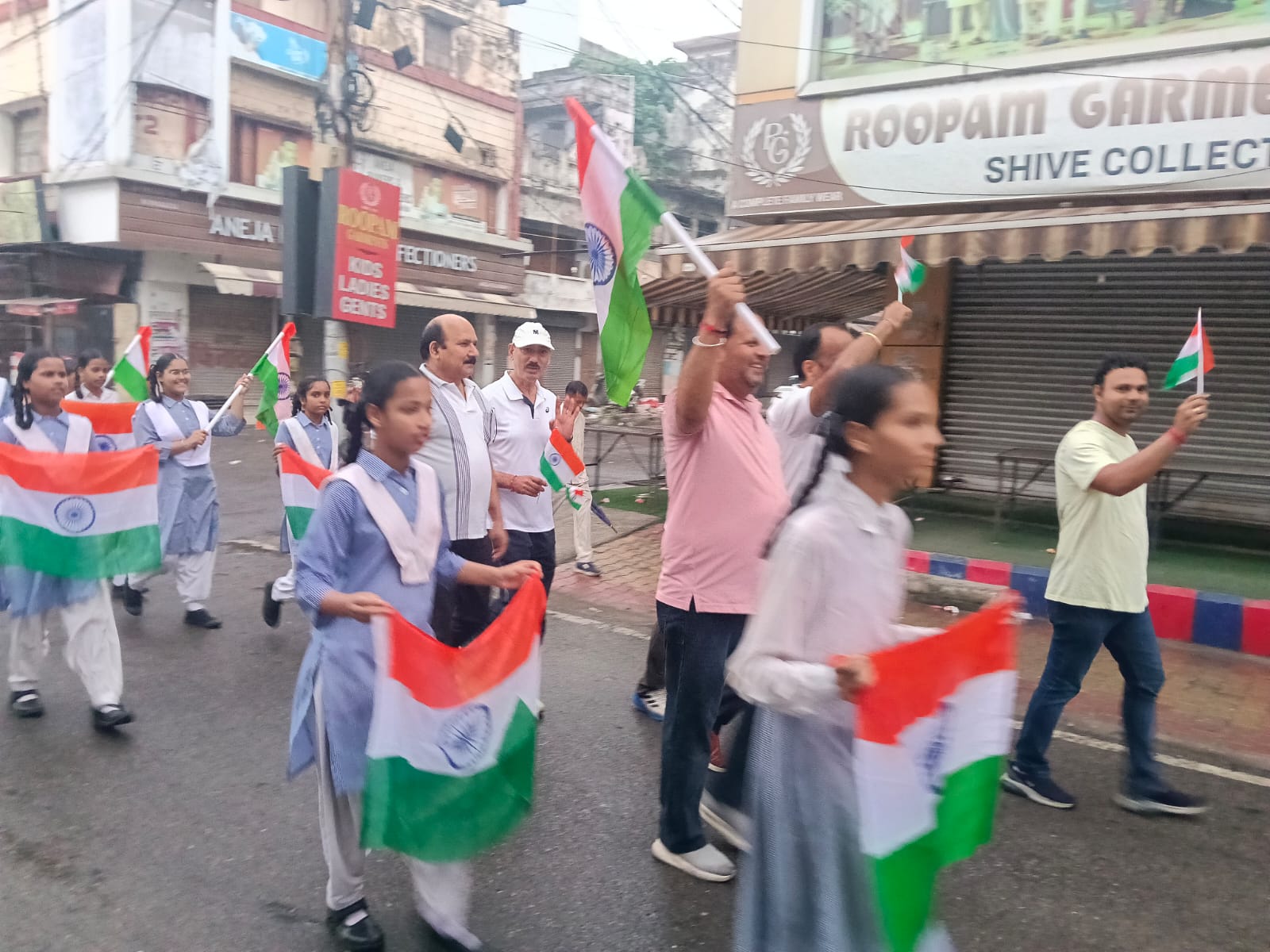 जिला प्रशासन के तत्वाधान में हर घर तिरंगा, हर घर झण्डा अभियान का शुभारम्भ किया गया 4