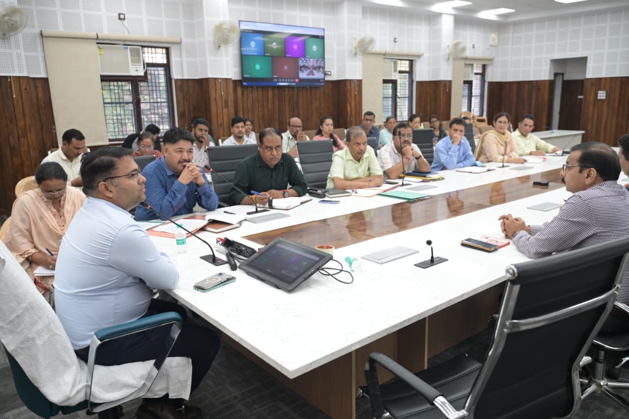 स्वतंत्रता दिवस की तैयारियों को लेकर जिलाधिकारी ने ली बैठक, अधिकारियों को दिए आवश्यक निर्देश 2