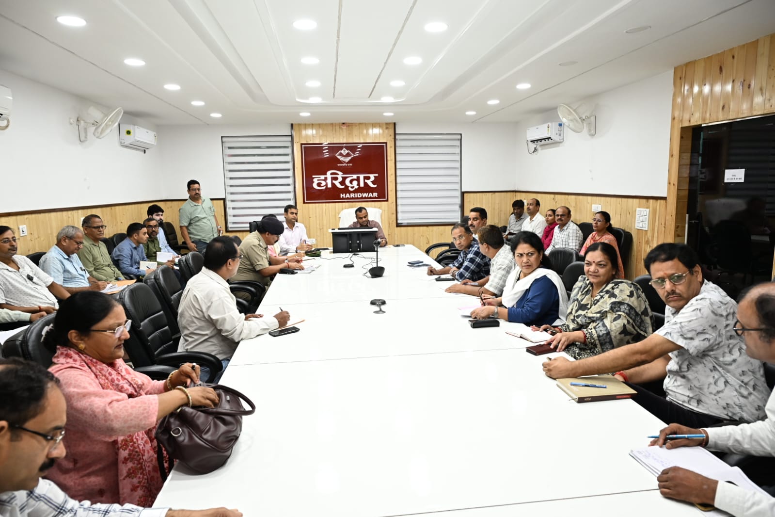 स्वतंत्रता दिवस समारोह की तैयारियों को लेकर जिलाधिकारी की अध्यक्षता ने बैठक आयोजित 2