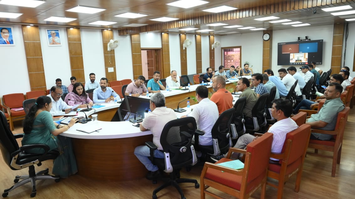 डीएम टिहरी ने राफ्टिंग प्रबंधन समिति की बैठक ली 2