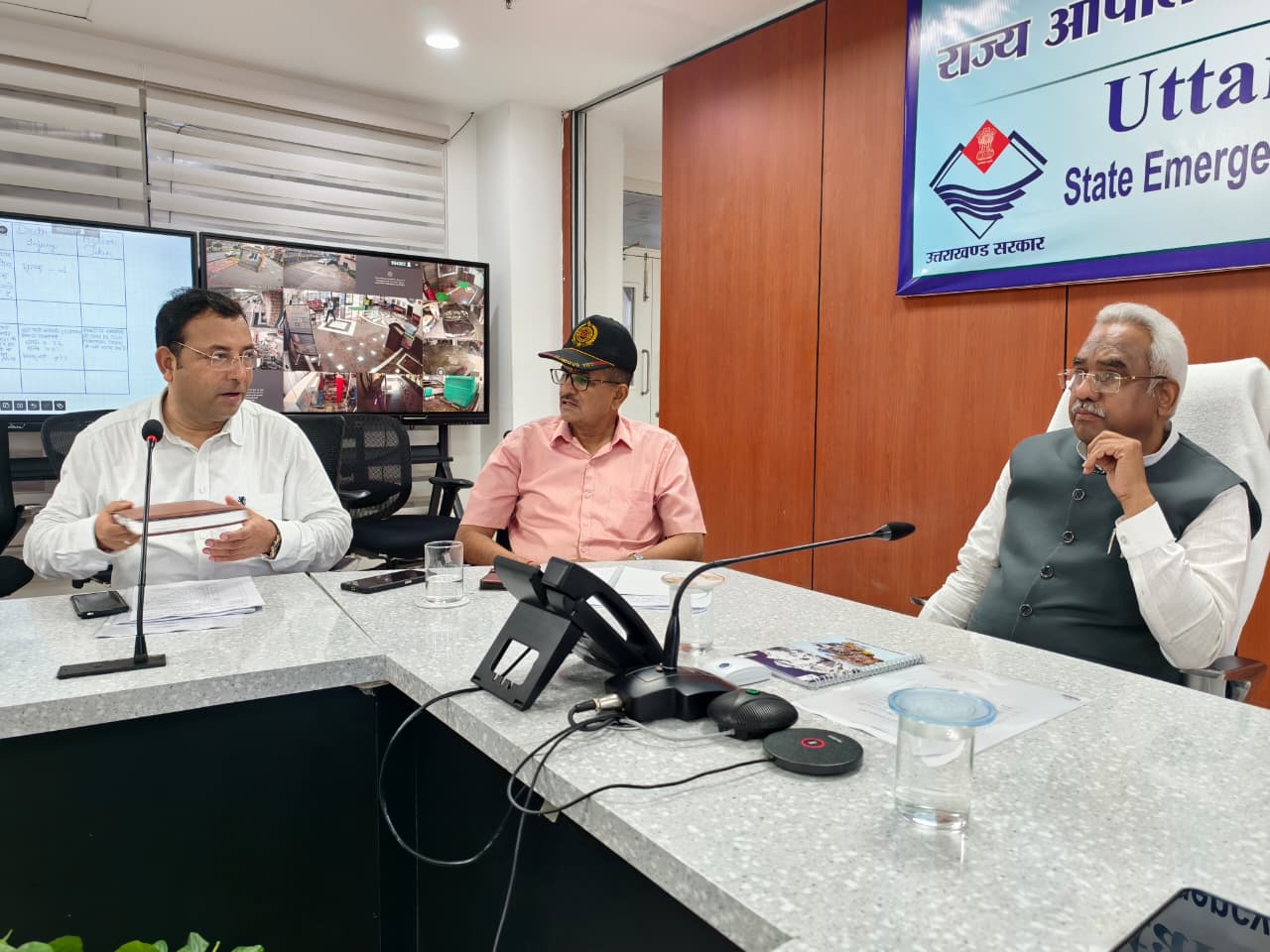 पीपलकोटी टनल हादसा-मा0 मंत्री ने एसईओसी पहुंचकर राहत एवं बचाव कार्यों की समीक्षा की 3