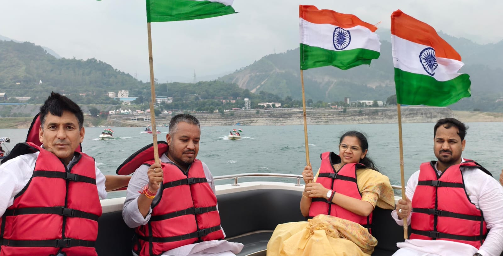 देशभक्ति के रंग में रंगी टिहरी झील, तिरंगे के साथ गूंजे भारत माता की जय के जयकारे 2