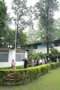 स्वतंत्रता दिवस पर जिलाधिकारी डॉ0 आशीष चौहान ने कलेक्ट्रेट परिसर में किया ध्वजारोहण