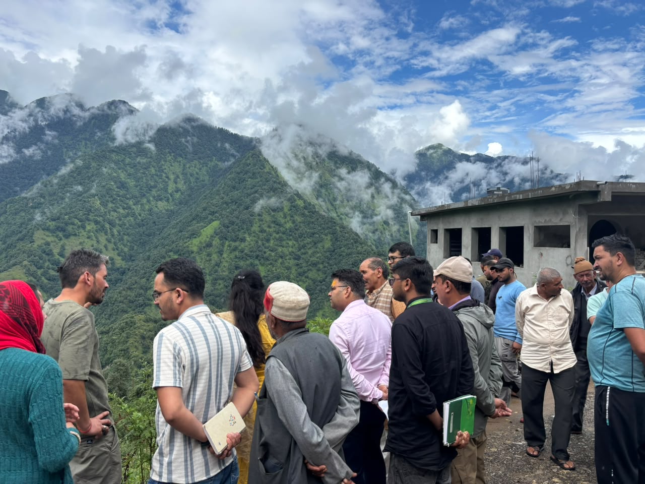 त्रियुगीनारायण क्षेत्र के विकास को लेकर जिलाधिकारी ने किया स्थलीय निरीक्षण, श्रद्धालुओं की सुविधाओं को प्राथमिकता देने के दिए निर्देश 6