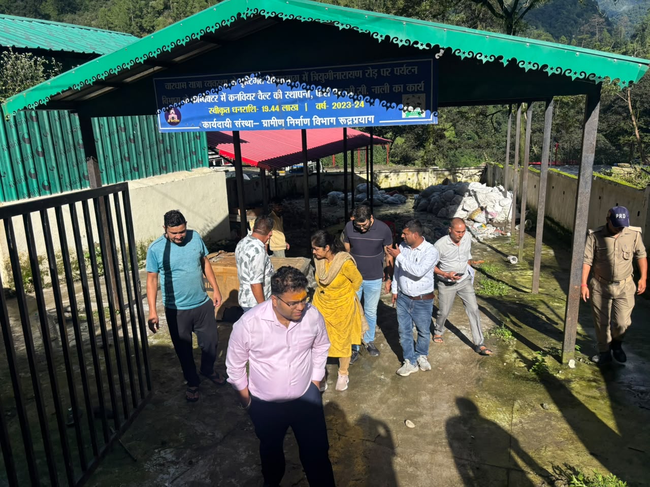 त्रियुगीनारायण क्षेत्र के विकास को लेकर जिलाधिकारी ने किया स्थलीय निरीक्षण, श्रद्धालुओं की सुविधाओं को प्राथमिकता देने के दिए निर्देश 2