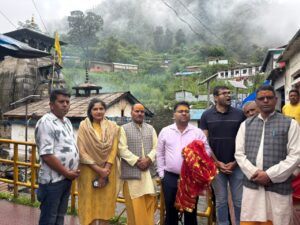 त्रियुगीनारायण क्षेत्र के विकास को लेकर जिलाधिकारी ने किया स्थलीय निरीक्षण, श्रद्धालुओं की सुविधाओं को प्राथमिकता देने के दिए निर्देश