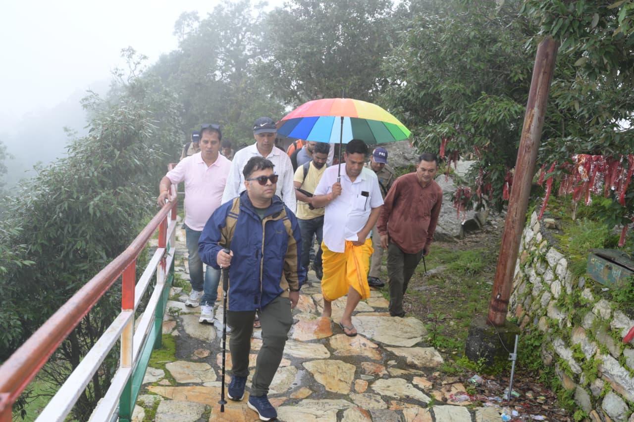 कार्तिक स्वामी मंदिर क्षेत्र के विकास को लेकर जिलाधिकारी ने किया स्थलीय निरीक्षण 4