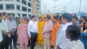 आढ़त बाजार के विकास कार्यों का विधायक विनोद चमोली और एमडीडीए उपाध्यक्ष बंशीधर तिवारी ने किया स्थलीय निरीक्षण