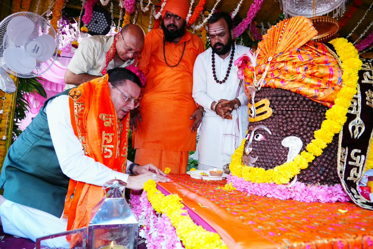 टपकेश्वर महादेव की भव्य शोभायात्रा में शामिल हुए मुख्यमंत्री श्री पुष्कर सिंह धामी 6