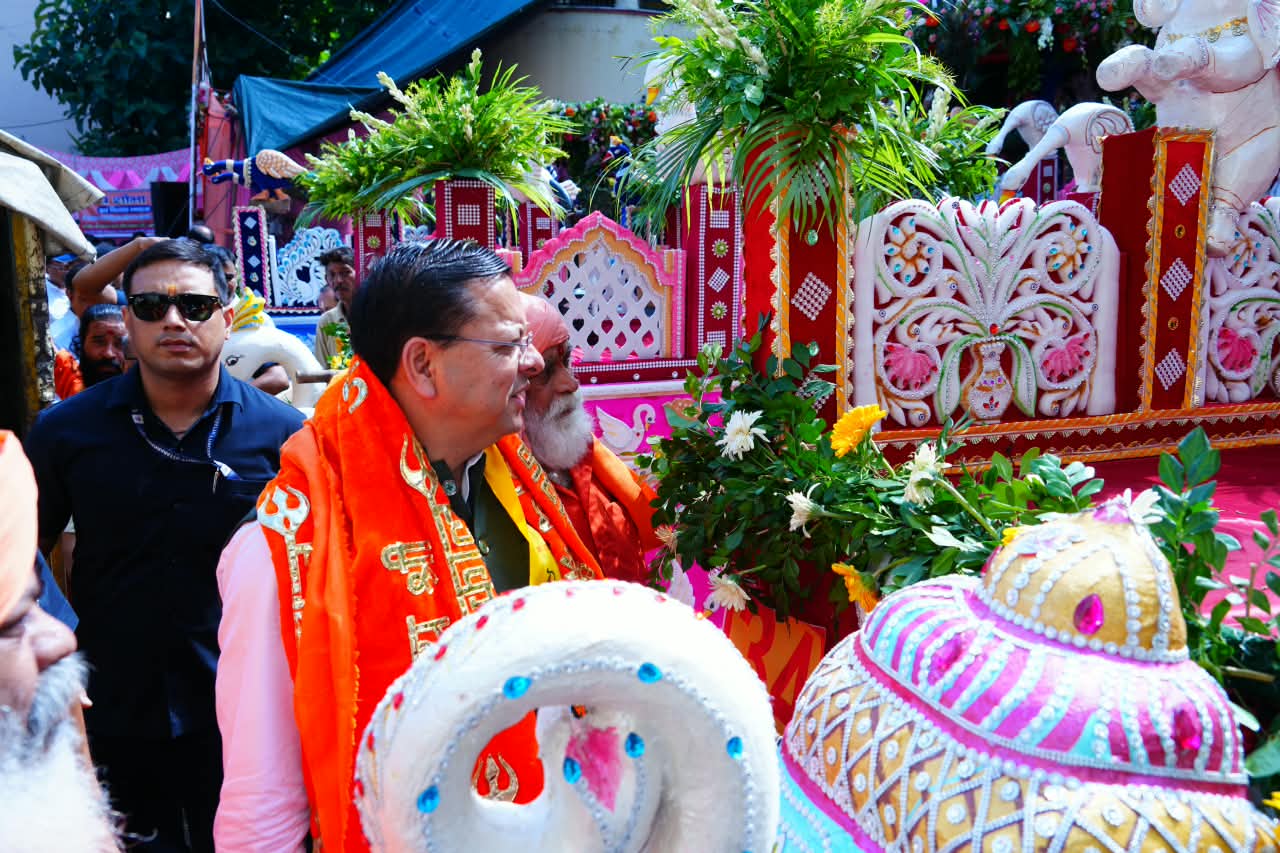 टपकेश्वर महादेव की भव्य शोभायात्रा में शामिल हुए मुख्यमंत्री श्री पुष्कर सिंह धामी 2