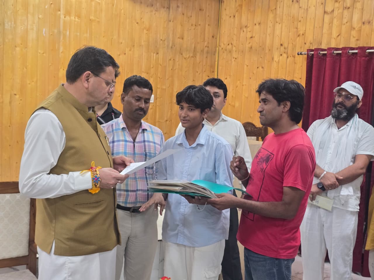 मुख्यमंत्री पुष्कर सिंह धामी ने सुनीं जनसमस्याएं, अधिकारियों को त्वरित समाधान के दिए निर्देश 2
