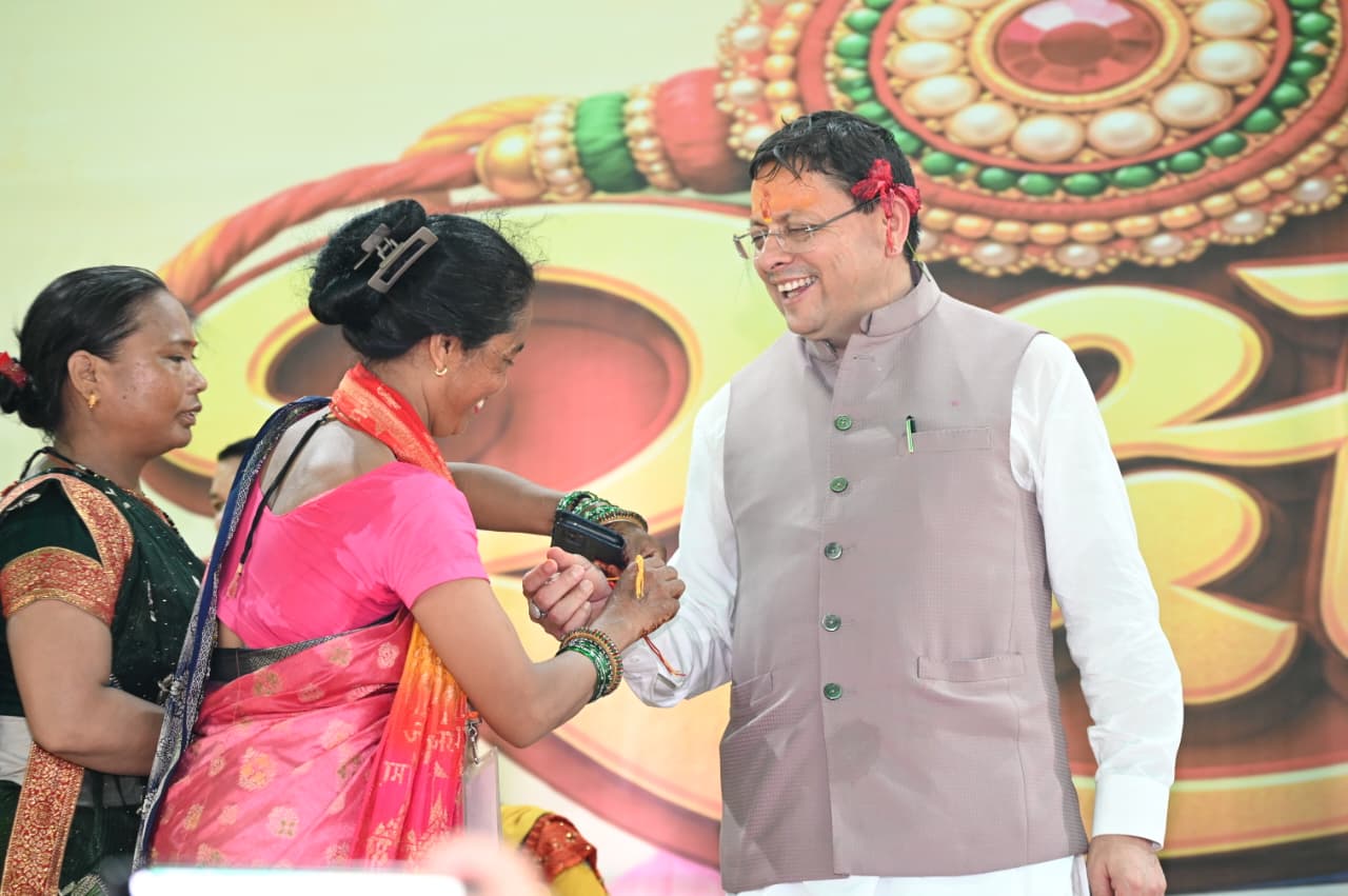 रक्षाबंधन समारोह में मुख्यमंत्री धामी का भव्य स्वागत,महिलाओं के लिए 60 वर्ष की उम्र से मुफ्त बस सफर की घोषणा 14