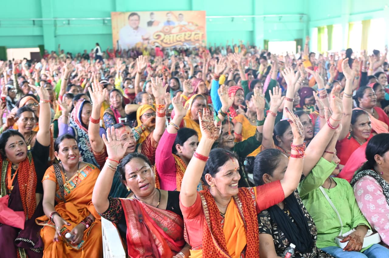 रक्षाबंधन समारोह में मुख्यमंत्री धामी का भव्य स्वागत,महिलाओं के लिए 60 वर्ष की उम्र से मुफ्त बस सफर की घोषणा 23