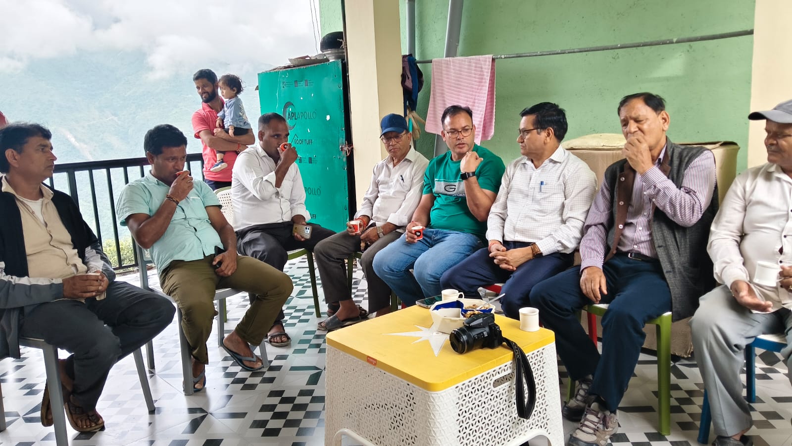 अपर जिलाधिकारी ने सैंजी गांव का भ्रमण कर सुनी ग्रामीणों की समस्याएं, निस्तारण के दिए निर्देश 3